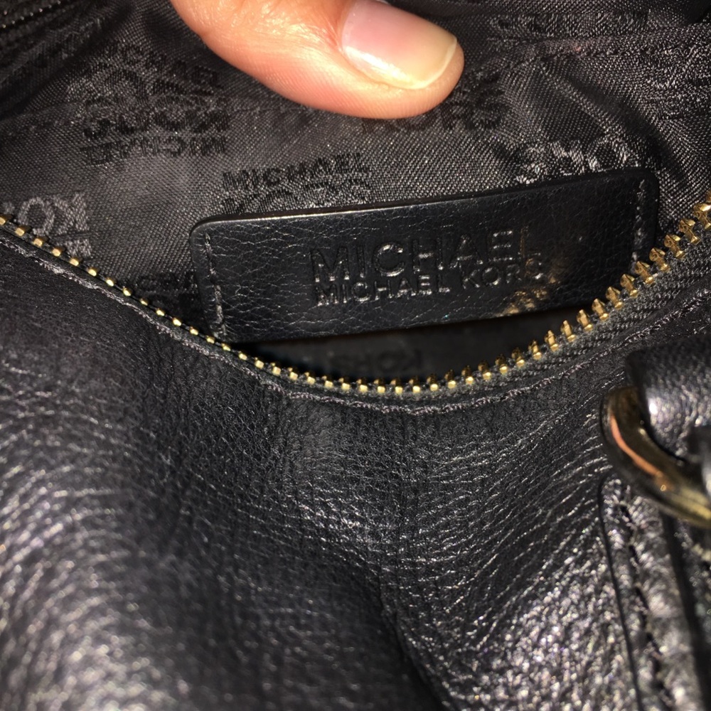Authentic MK medium size satchel - Picture 4 of 6